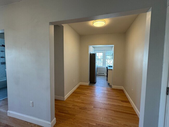 Foto del edificio - 8/1 - No Fee! Renovated 1BR near Salem State, beaches