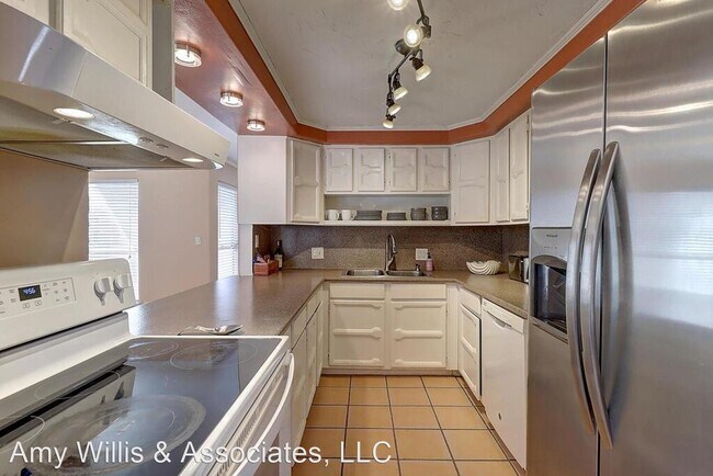 Building Photo - 3 br, 2.5 bath House - 13809 Suntan Ave
