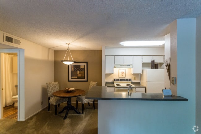 1BR, 1BA - 600 SF - Kitchen - Southpoint at Stones River