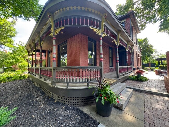 Building Photo - 3011 Grand Ave