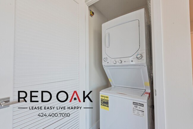 Foto del edificio - ~4 Weeks FREE~ +$500 Look & Lease Special!...