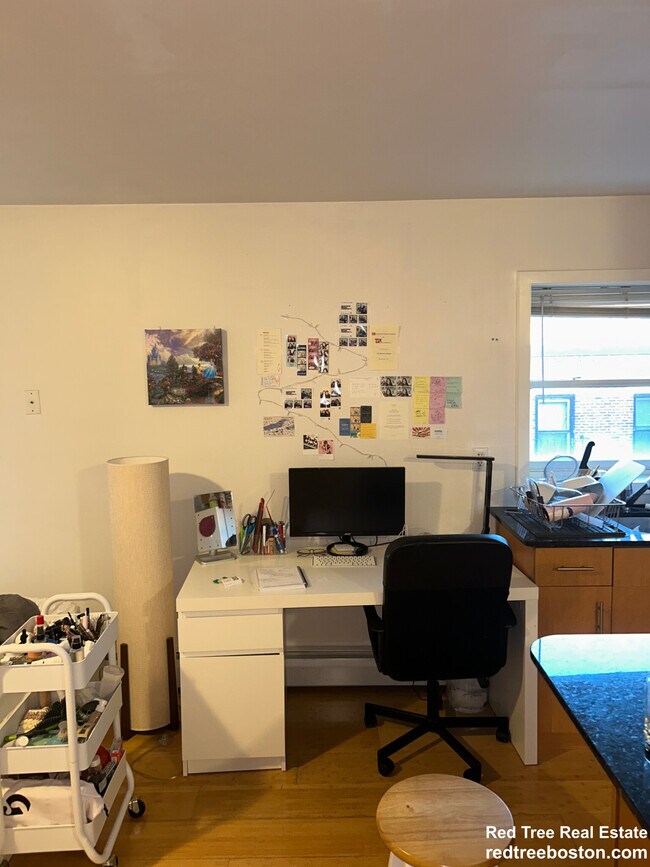 Building Photo - 461 Park Dr