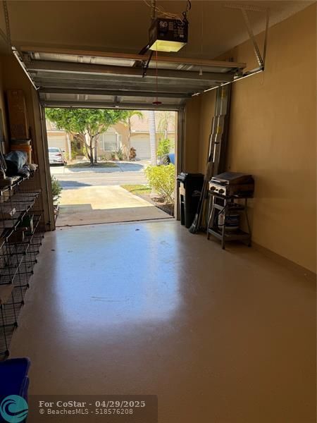 Foto del edificio - 227 Coral Trace Ln