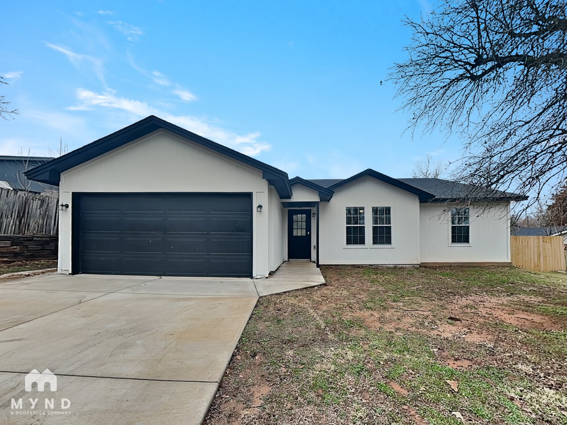 Primary Photo - 3212 E Noble Dr