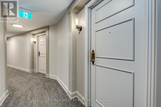 Photo du bâtiment - 700-1700 Humberwood Blvd