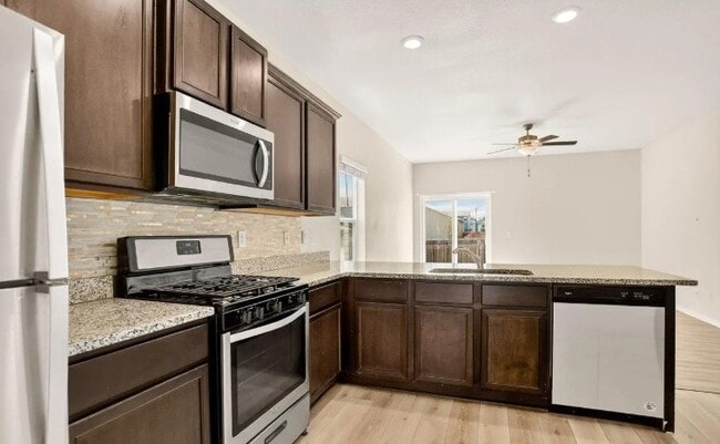 Foto del edificio - 308 Bowles St