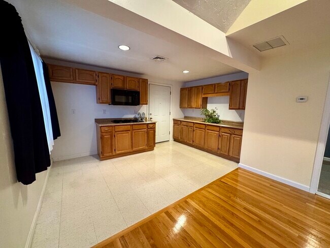 Foto del edificio - 38 N Main St