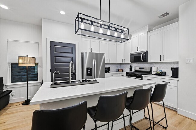 Photo - 712 Delano Street Unit B Apartment