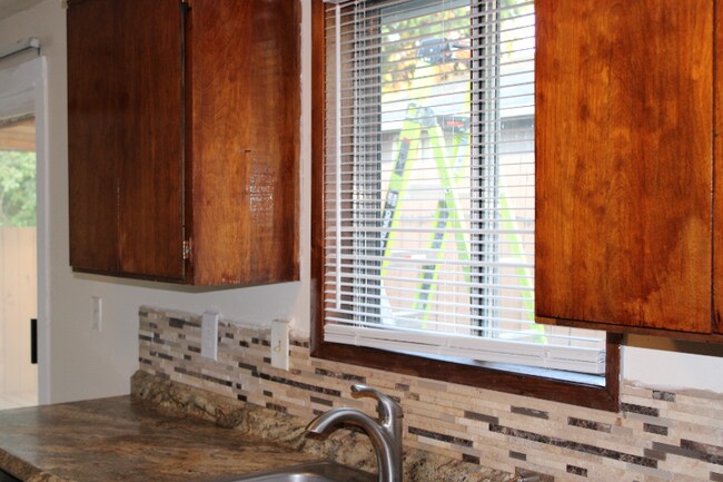 Foto del edificio - 10915 SW Hall Blvd