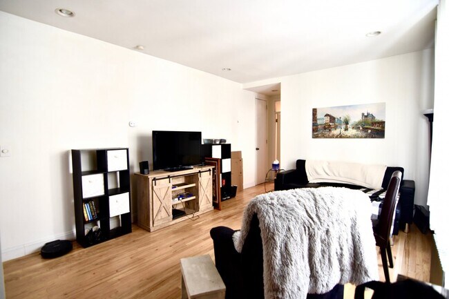Foto del edificio - 654 W 161st St