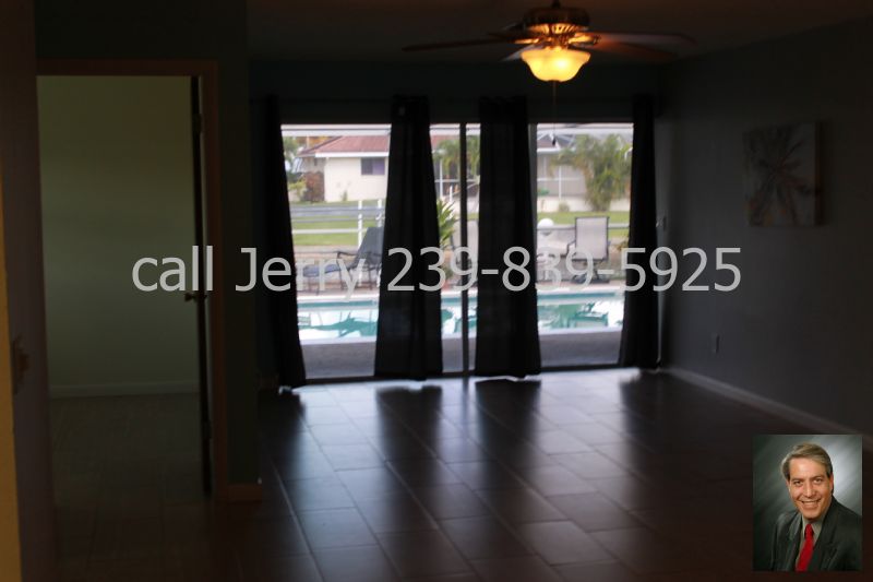 Building Photo - 4904 Tudor Dr