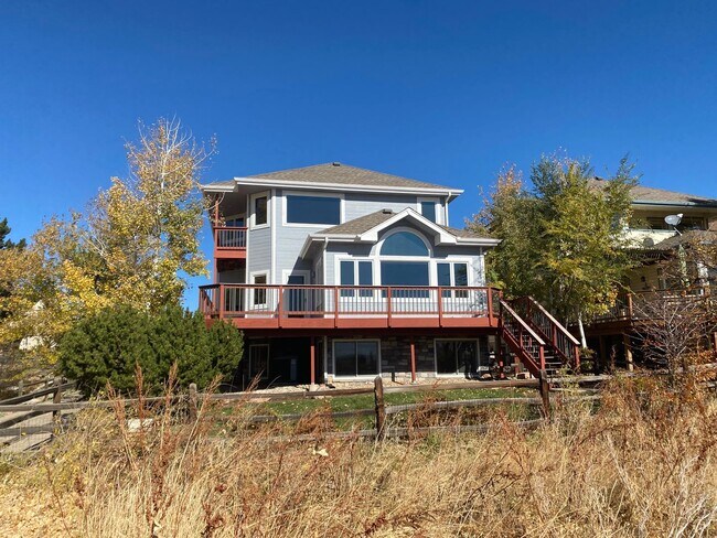 Foto del edificio - 4 Bed 3.5 Bath Home Backing to Open Space ...