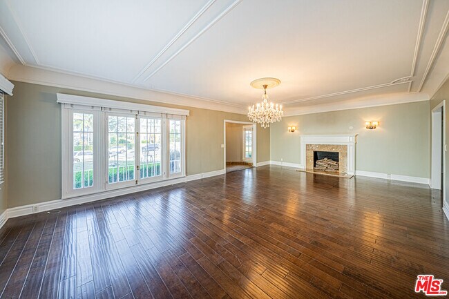 Building Photo - 1219 S Gramercy Pl