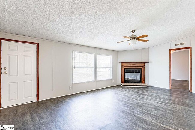 Building Photo - 305 Walnut Crest Ct