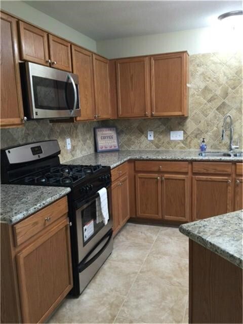 Foto del edificio - 511 Cypresswood Knoll