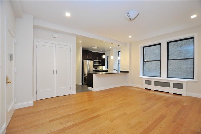 Building Photo - 260 Riverside Drive