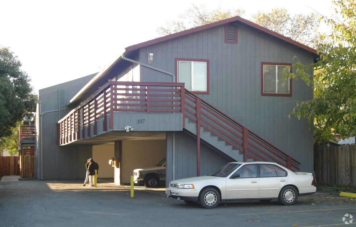 Primary Photo - 527 N Edison St