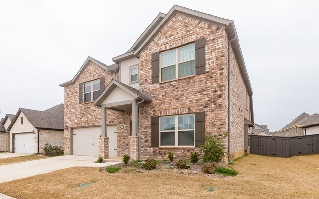 Building Photo - Gorgeous Two Story Home Featuring 2 Living...