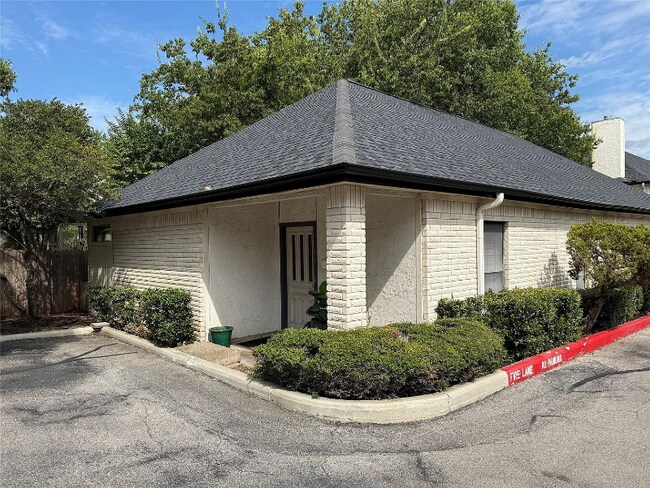 Foto del edificio - 1307 Kinney Ave