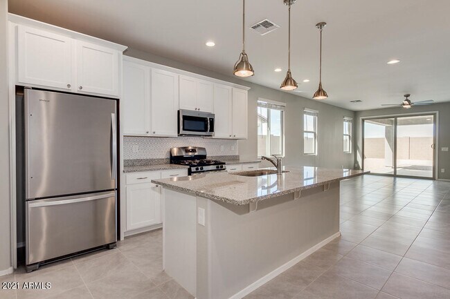 Foto del edificio - 17552 W Hadley St