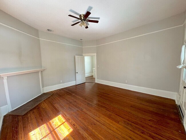 Foto del edificio - 3 BED | 2 BATH | PRIVATE UPSTAIRS BALCONY | STARLAND