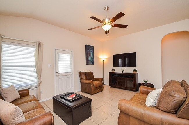 Foto del edificio - 614 W Newport Bend