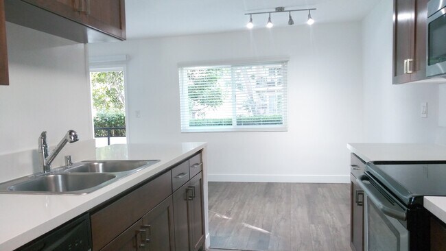 Foto del edificio - 310 S Sherbourne Dr