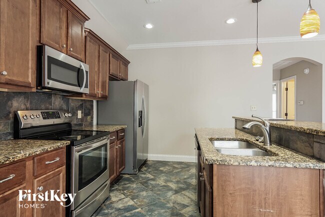 Foto del edificio - 5179 Meadow Lake Cir