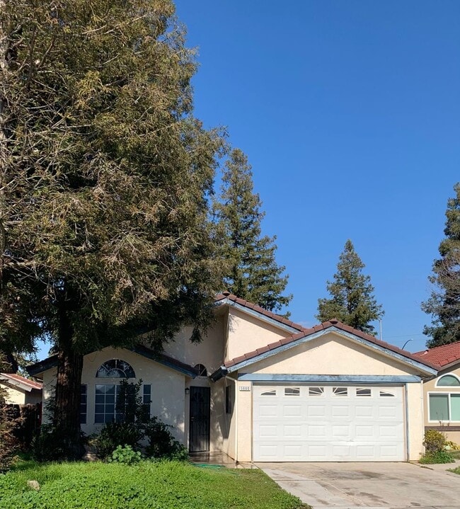 Building Photo - 5660 W Tenaya Ave