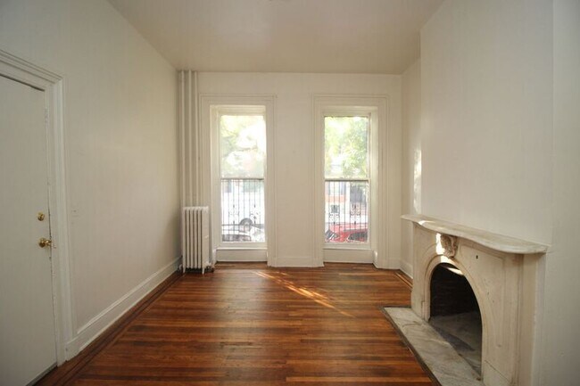 Building Photo - 12 E. Read St