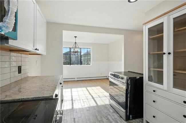 Building Photo - 108 Spruce St