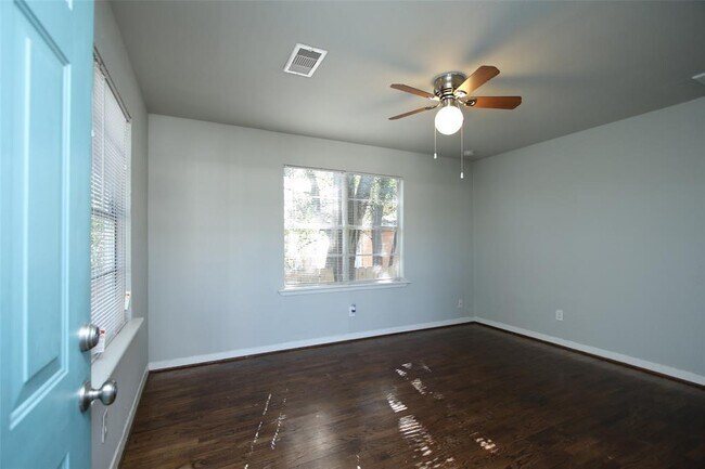Foto del edificio - 710 E 33rd St