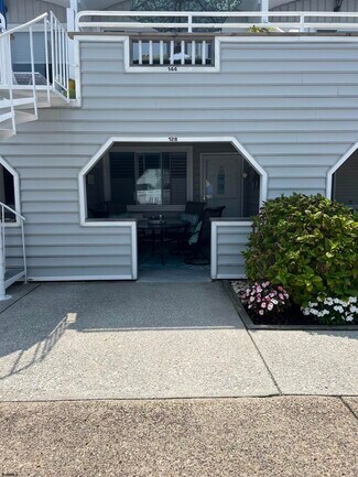 Building Photo - 9510 Amherst Ave