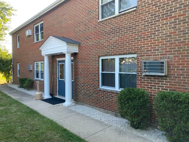Double doors for easy move in - 5271 Hester Rd