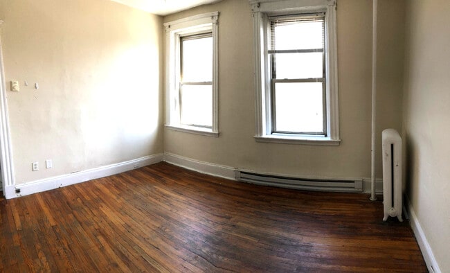 Building Photo - 131 Park Dr