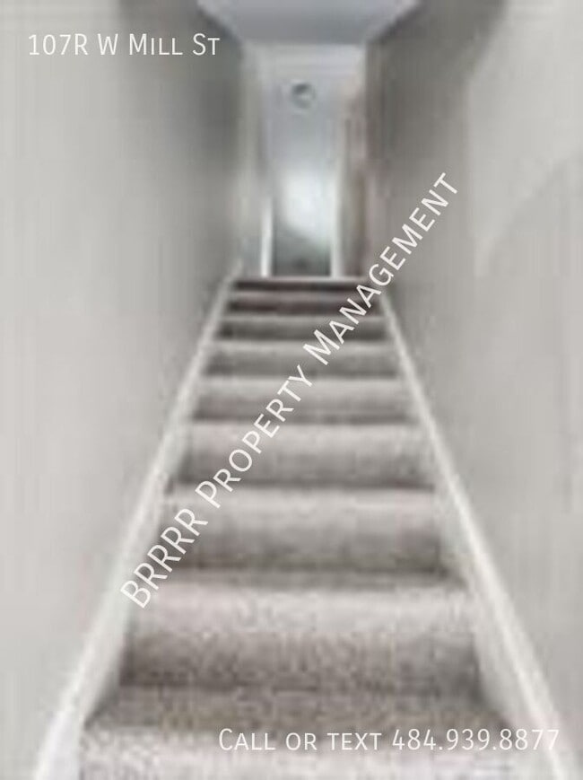 Building Photo - 107 W Mill St