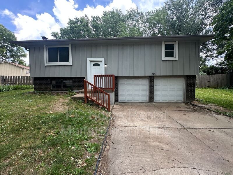 Foto principal - 424 NE Lakeview Dr
