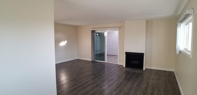 LIVINGROOM - 1703 California St