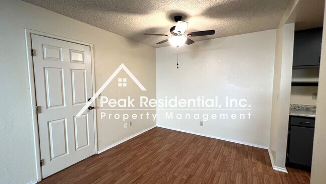 Foto del edificio - Charming Galt 2bd/2ba Duplex with 2 Car Ga...