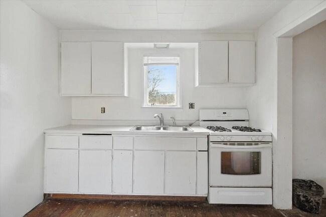 Building Photo - 711 S Jackson St