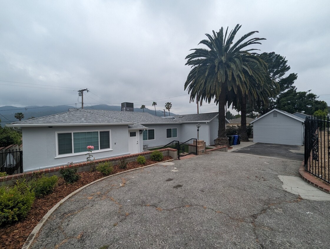 Primary Photo - 3142 Los Olivos Ln