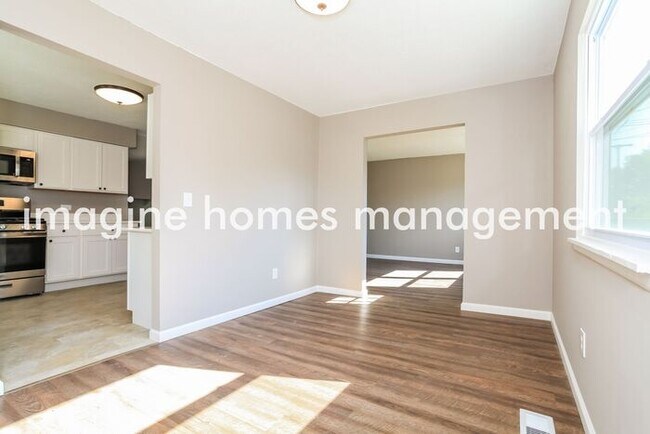 Building Photo - Recently Updated 3 Bedroom Split-level Hom...