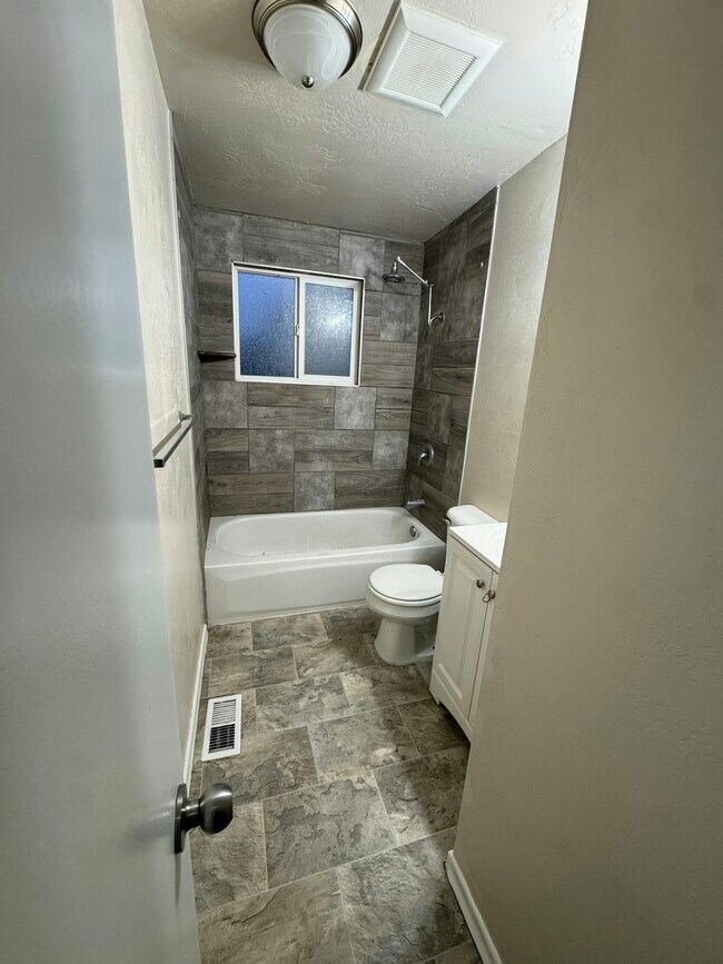 Foto del edificio - 1325 E 5th N