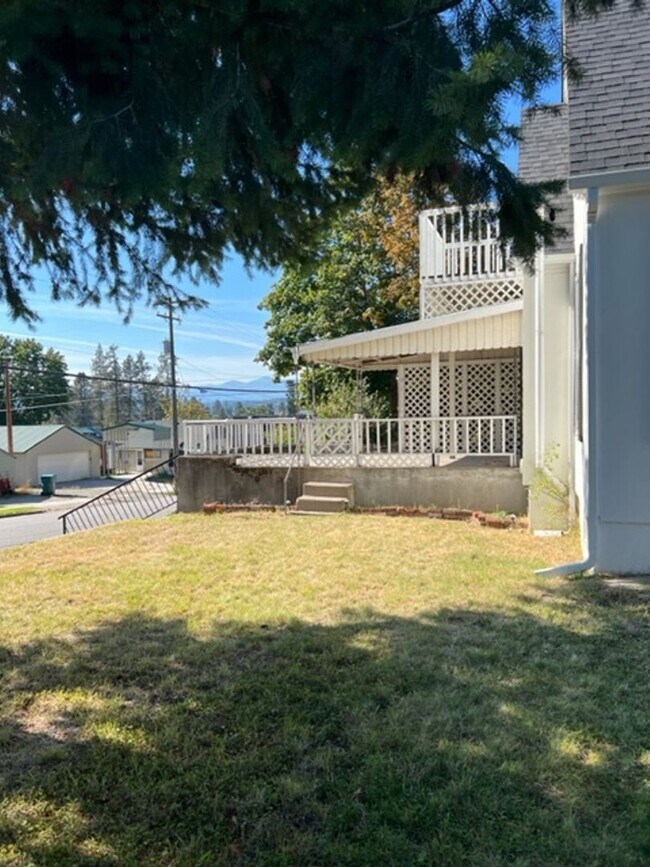 Building Photo - 4 br, 3 bath House - 901  C Street