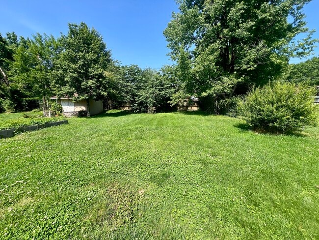 Building Photo - 73 Forest Dr