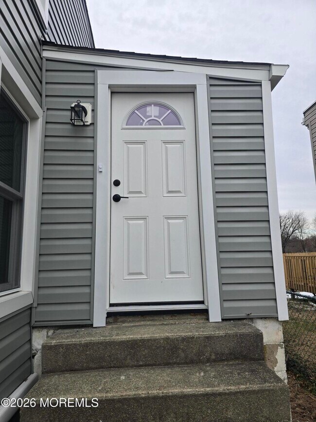 Building Photo - 14 Lakewood Rd