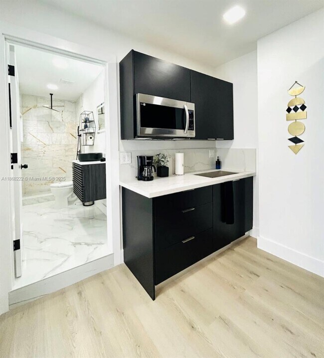 Foto del edificio - 2723 SW 13th St