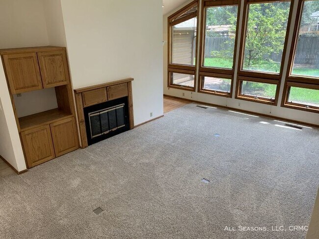 Building Photo - 1321 La Paloma Way