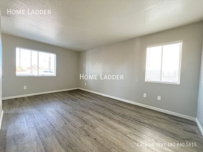 Building Photo - 4961 S Park Ave