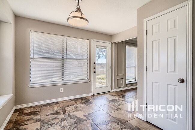 Foto del edificio - 5511 Misty Crest Dr